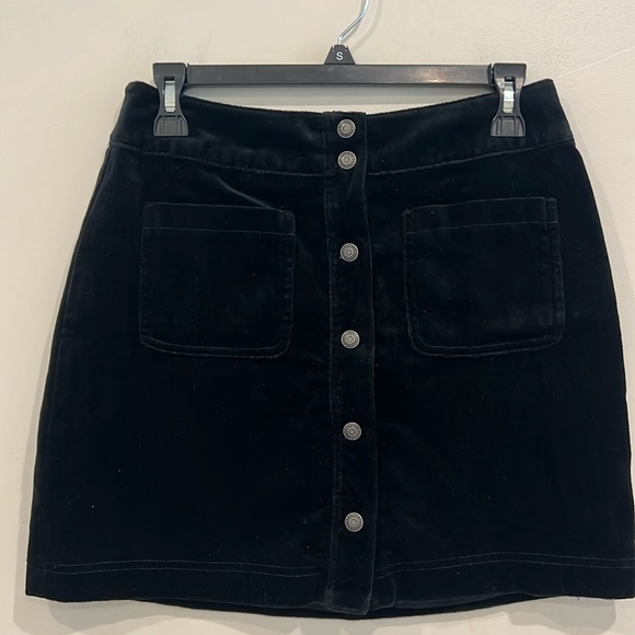 GAP Dresses & Skirts - Gap Black Velvet Mine Skirt Size 8